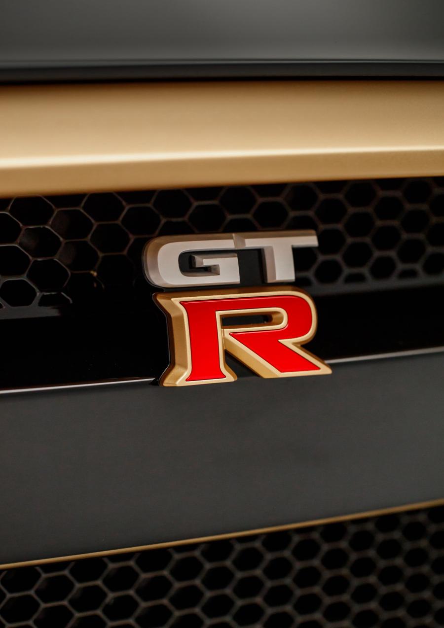 Логотип Nissan GT-R50 Concept 2018 года  (фото 24 из 39)